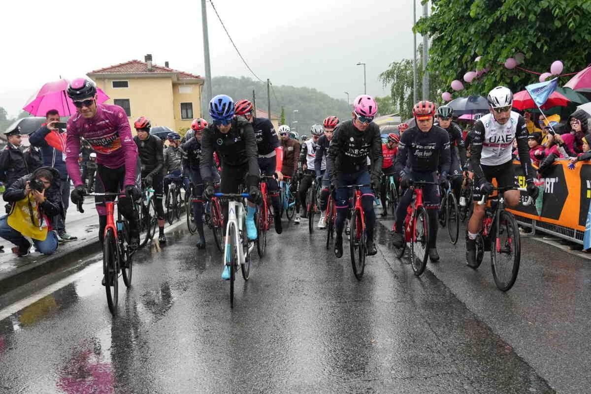 ホテル Asd -Sport E Giovani Borgofranco d'Ivrea エクステリア 写真
